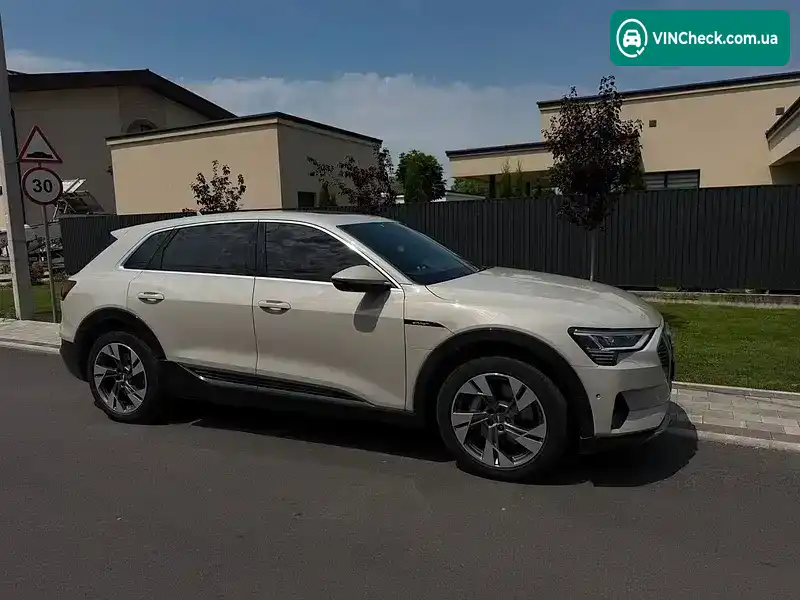 Audi e-tron 2019, фото з оголошення 1 з 10, VIN WAUZZZGE3LB016606