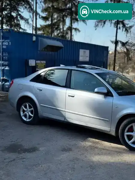 Audi A4 2004, фото з оголошення 2 з 10, VIN WAUJC68E95A021605