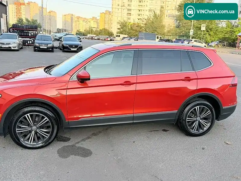 Volkswagen Tiguan 2018, фото з оголошення 2 з 20, VIN 3VV2B7AX0KM013792