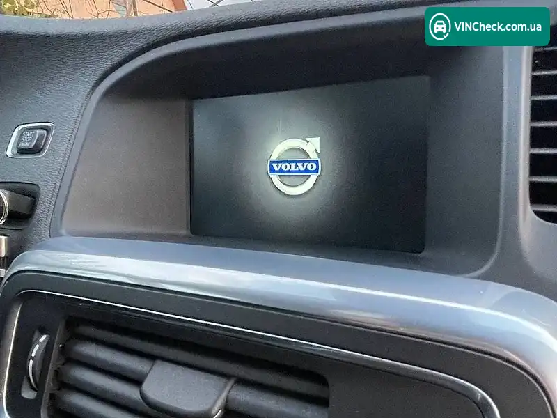 Volvo V60 2015, фото з оголошення 2 з 10, VIN YV1FZAR81G1011783