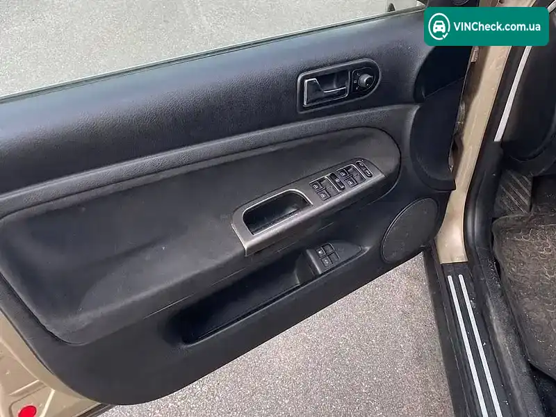 Volkswagen Passat 2002, фото з оголошення 2 з 16, VIN WVWZZZ3BZ2E420451