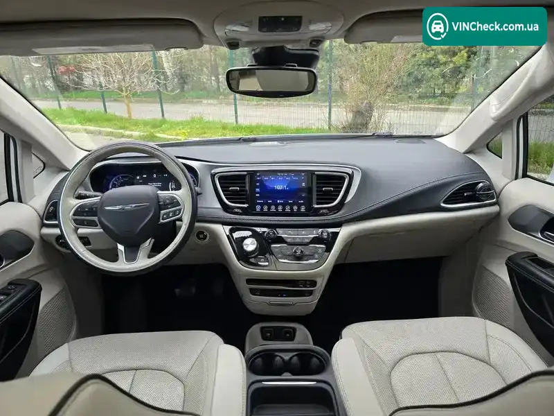 Chrysler Pacifica 2017, фото з оголошення 2 з 21, VIN 2C4RC1N71HR709404