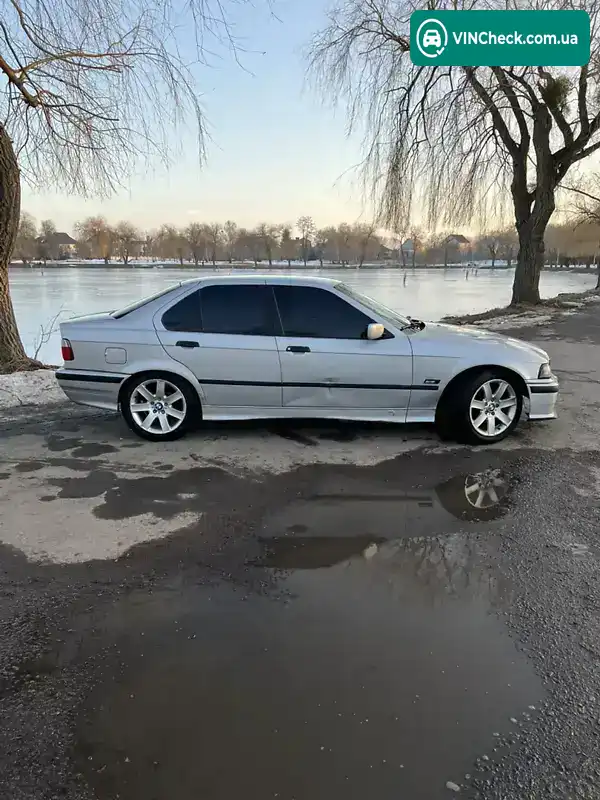 BMW 3 Series 1996, фото з оголошення 2 з 12, VIN WBACA91040JF25604