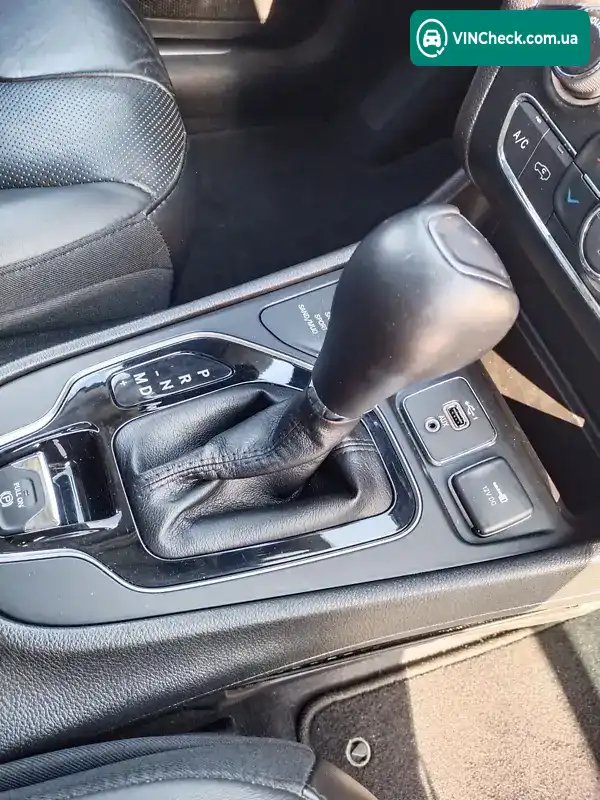 Jeep Cherokee 2019, фото з оголошення 2 з 20, VIN 1C4PJMDX2KD393991