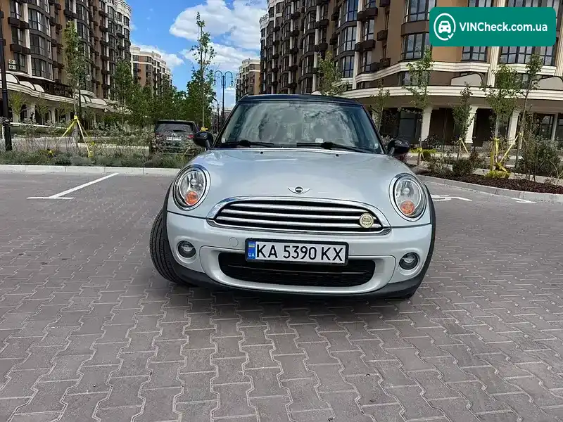 MINI Clubman 2011, фото з оголошення 2 з 21, VIN WMWZF3C52BT188856