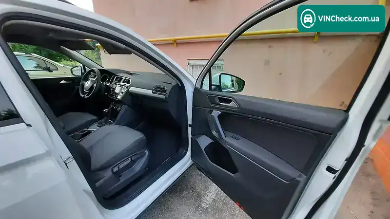 Volkswagen Tiguan 2019, фото з оголошення 2 з 20, VIN 3VV1B7AZ1KM116389