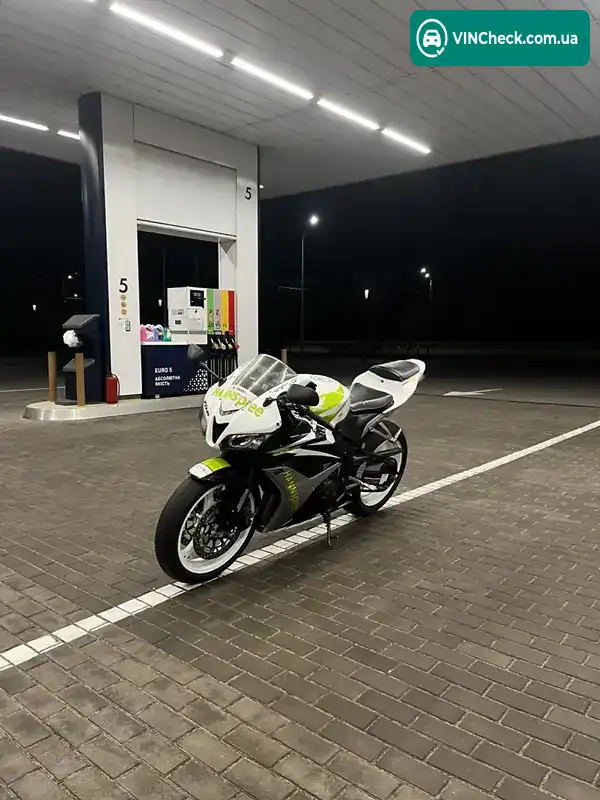 Honda CBR 600RR 2008, фото з оголошення 2 з 16, VIN JH2PC40A28M107777