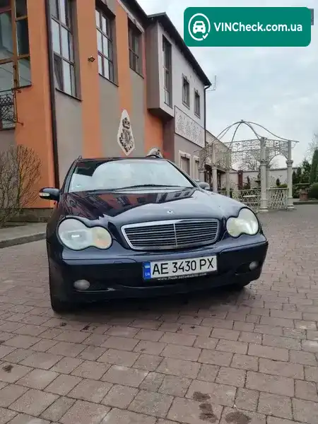 Mercedes-Benz C-Class 2002, фото з оголошення 2 з 12, VIN WDB2032351F253526