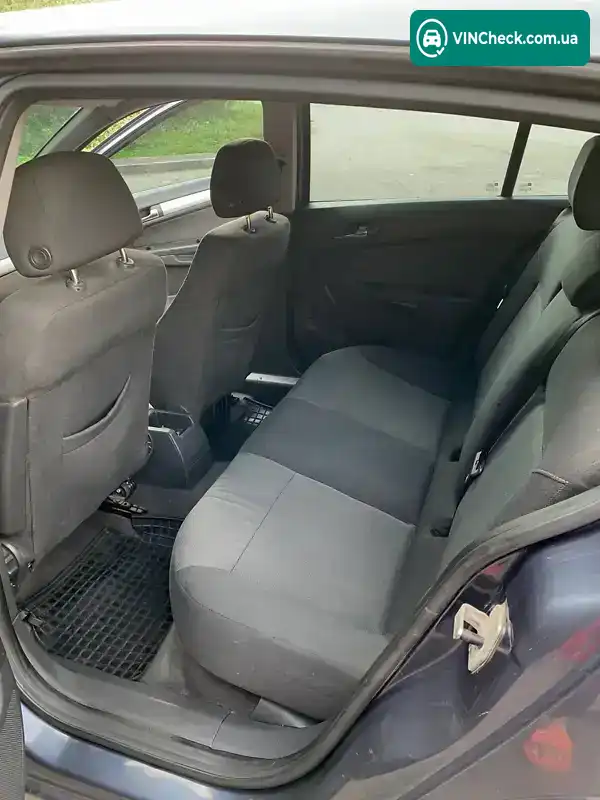 Opel Astra 2006, фото з оголошення 2 з 11, VIN W0L0AHL4872007391