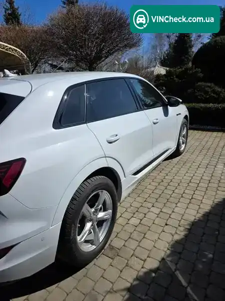 Audi e-tron 2020, фото з оголошення 1 з 16, VIN WAUZZZGE9LB028484