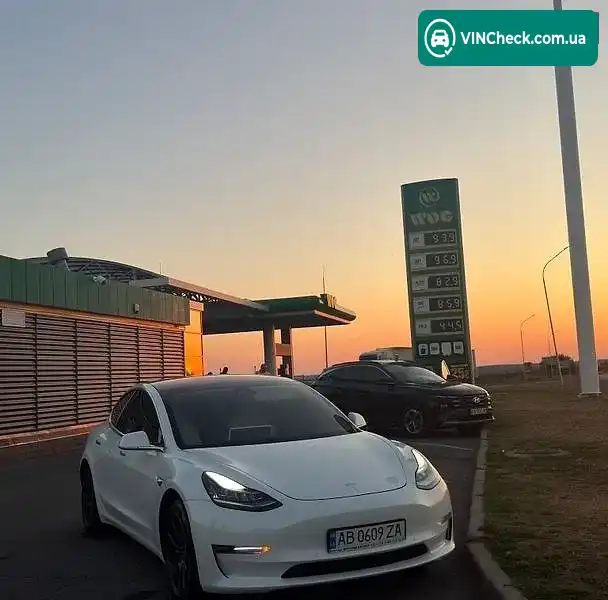 Tesla Model 3 2019, фото з оголошення 1 з 13, VIN 5YJ3E1EA3KF322528