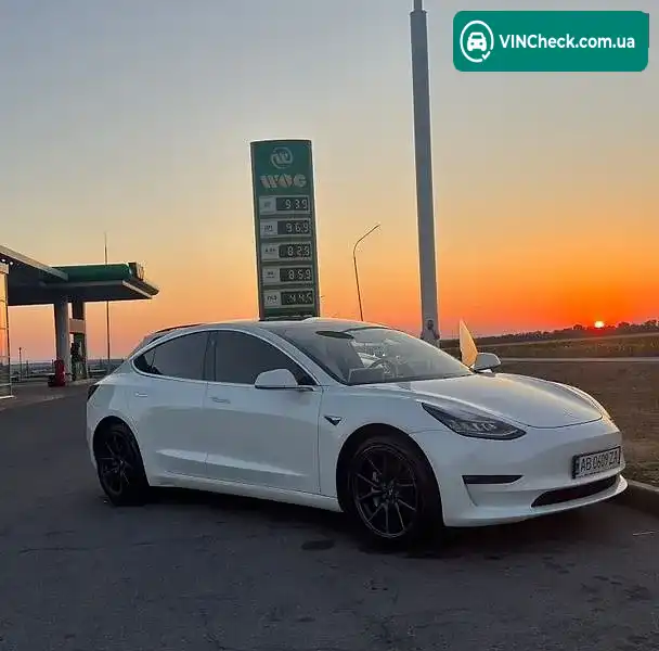 Tesla Model 3 2019, фото з оголошення 2 з 13, VIN 5YJ3E1EA3KF322528