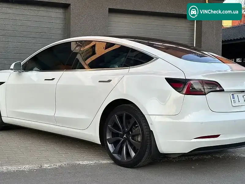 Tesla Model 3 2018, фото з оголошення 2 з 21, VIN 5YJ3E1EAXJF050185
