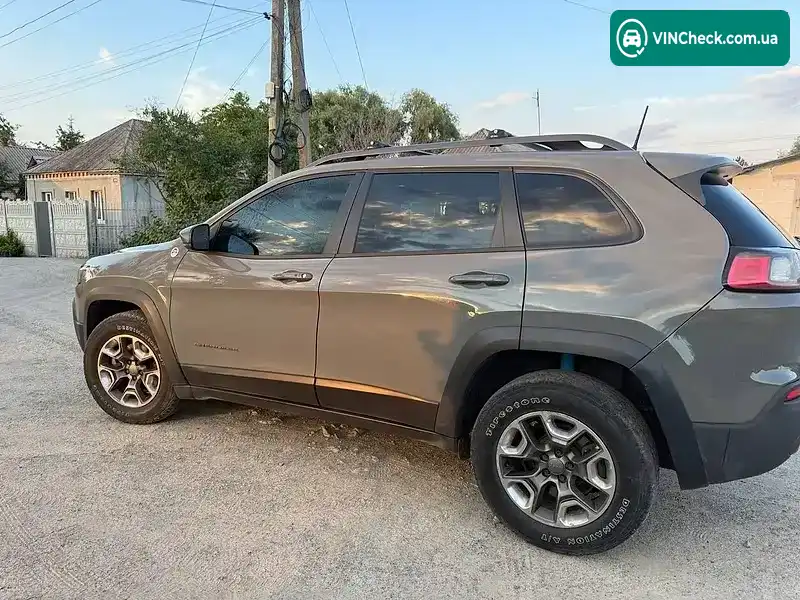 Jeep Cherokee 2019, фото з оголошення 2 з 6, VIN 1C4PJMBX5KD410298