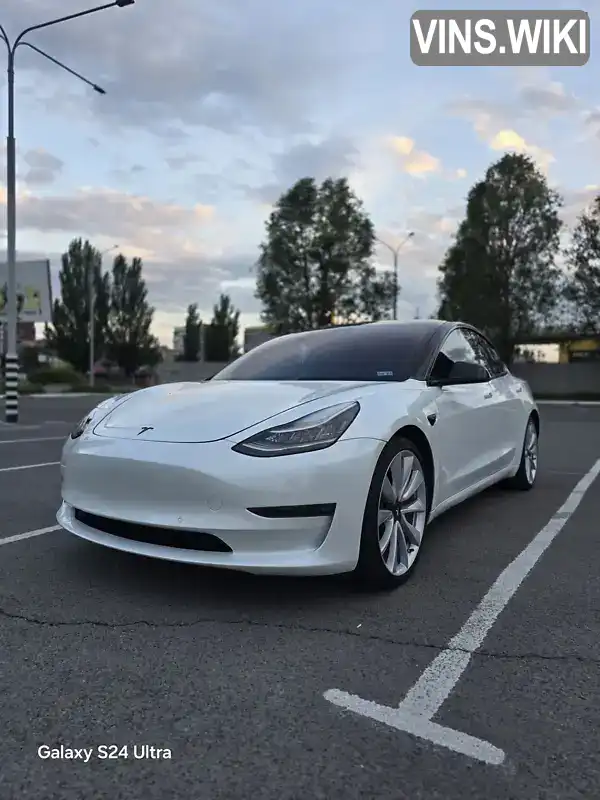 Tesla Model 3 2019, фото з оголошення 2 з 21, VIN 5YJ3E1EB3KF487228