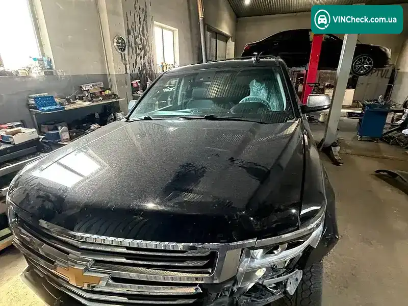 Chevrolet Suburban 2015, фото з оголошення 2 з 8, VIN 1GNSKKKC0FR714227