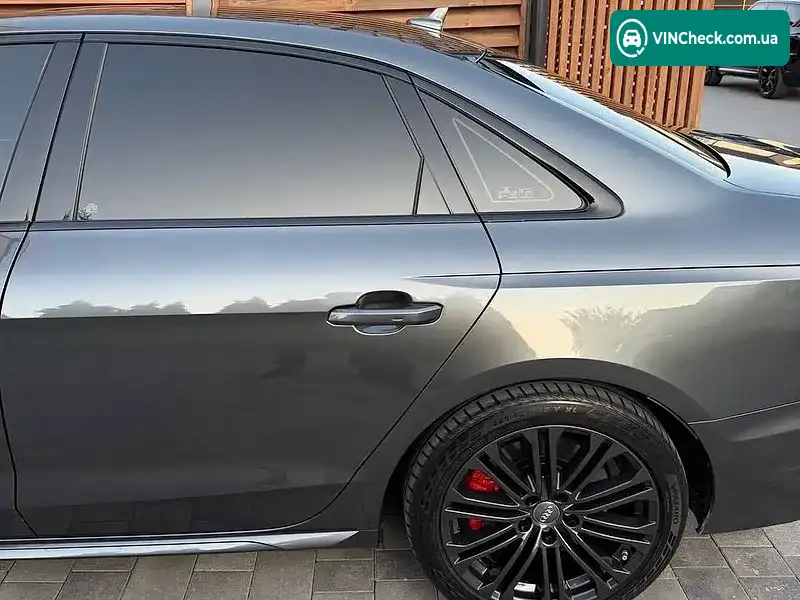Audi A4 2019, фото з оголошення 1 з 9, VIN WAUENAF4XLA038659