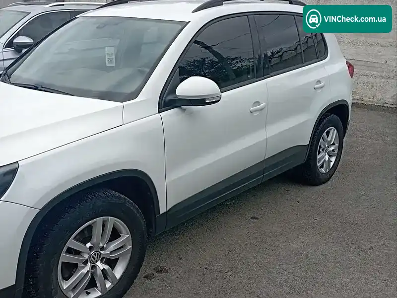 Volkswagen Tiguan 2017, фото з оголошення 2 з 13, VIN WVGAV7AX7HK038038