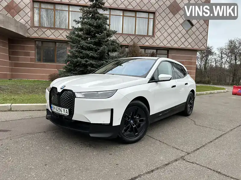 BMW iX 2024, фото з оголошення 2 з 21, VIN WBY11CF050CS18734
