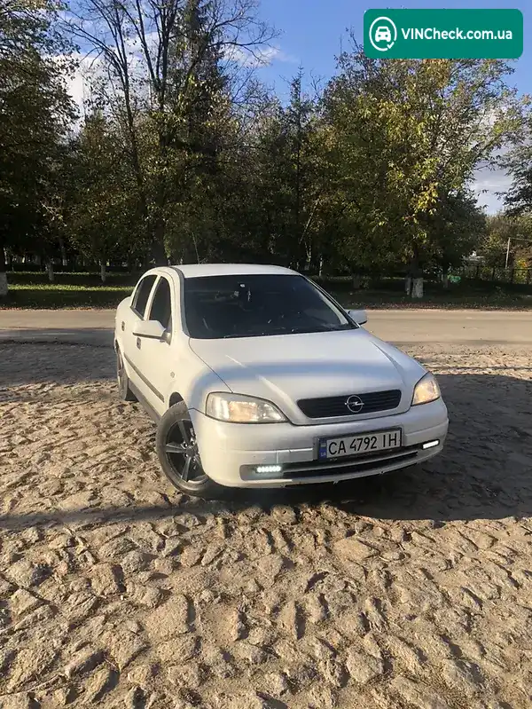 Opel Astra 2000, фото з оголошення 1 з 10, VIN W0L0TGF69Y5233982