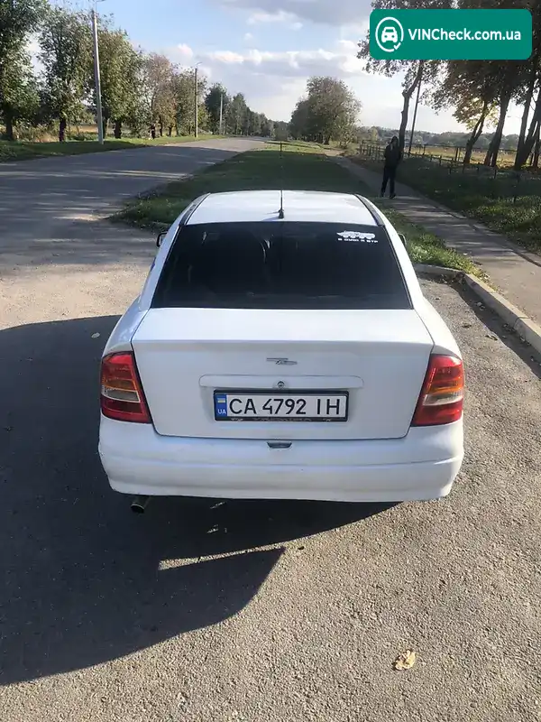 Opel Astra 2000, фото з оголошення 2 з 10, VIN W0L0TGF69Y5233982