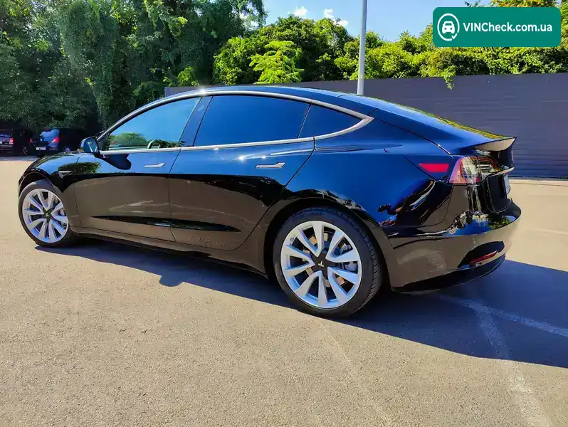 Tesla Model 3 2019, фото з оголошення 2 з 20, VIN 5YJ3E1EB3KF209185