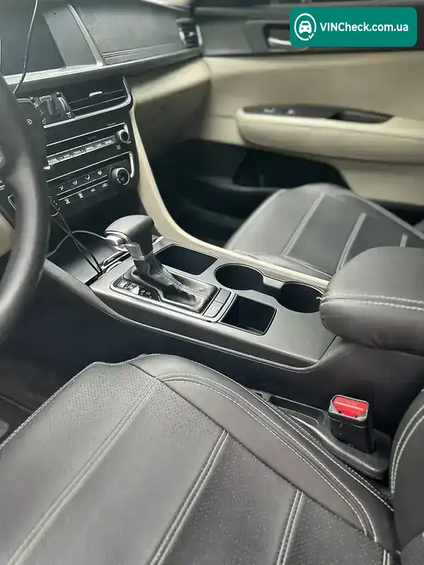 Kia Optima 2018, фото з оголошення 2 з 21, VIN 5XXGT4L39JG248752