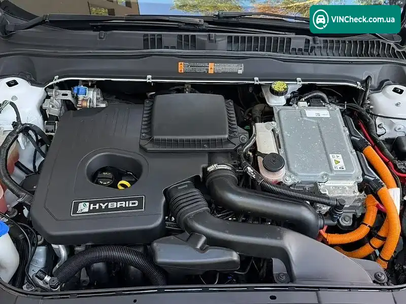 Ford Fusion 2019, фото з оголошення 2 з 17, VIN 3FA6P0LU5LR156064