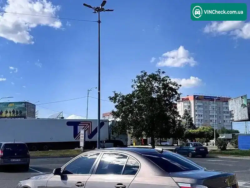 BMW 5 Series 2005, фото з оголошення 2 з 7, VIN WBANE31040B950533