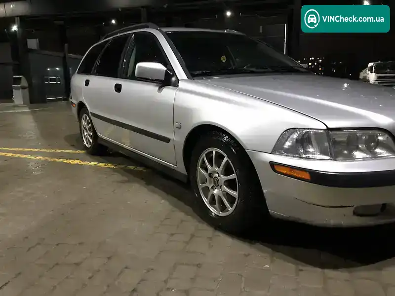 Volvo V40 2001, фото з оголошення 2 з 11, VIN YV1VW10K31F712339