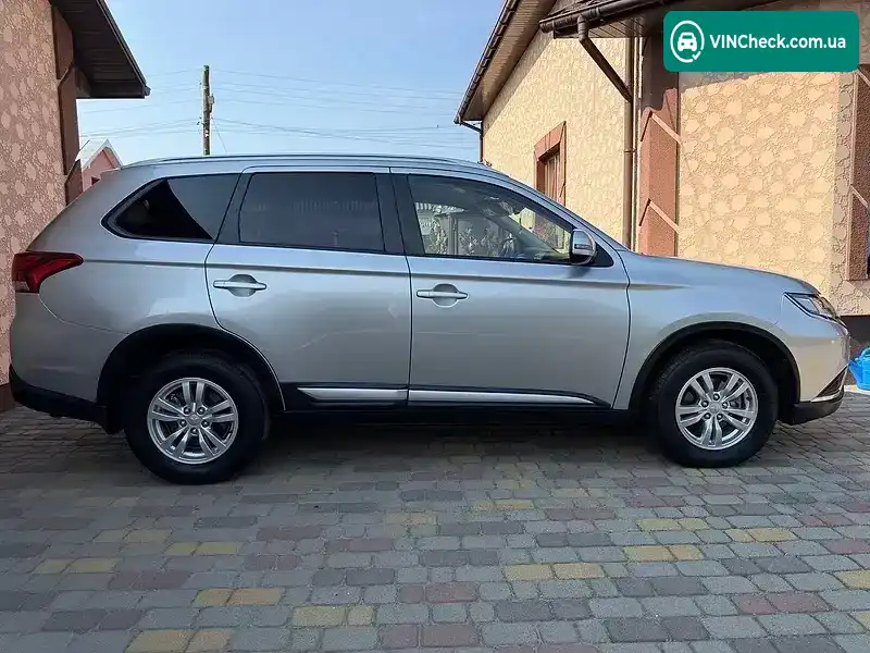Mitsubishi Outlander 2019, фото з оголошення 1 з 20, VIN JMBXTGF2WKZ000475