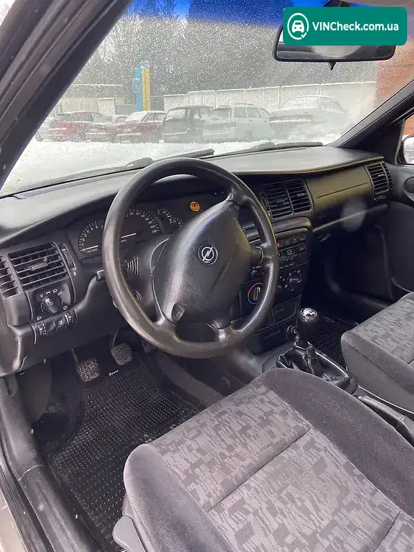 Opel Vectra 1998, фото з оголошення 2 з 10, VIN W0L0JBF19W1302520