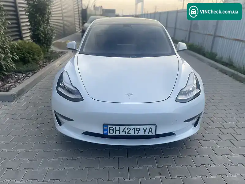Tesla Model 3 2019, фото з оголошення 2 з 18, VIN 5YJ3E1EB7KF454216