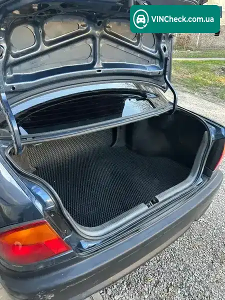 Mazda 323 1997, фото з оголошення 2 з 13, VIN JMZBA125200544328