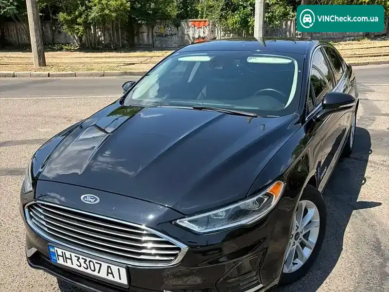 Ford Fusion 2018, фото з оголошення 2 з 20, VIN 3FA6P0MU2KR182974