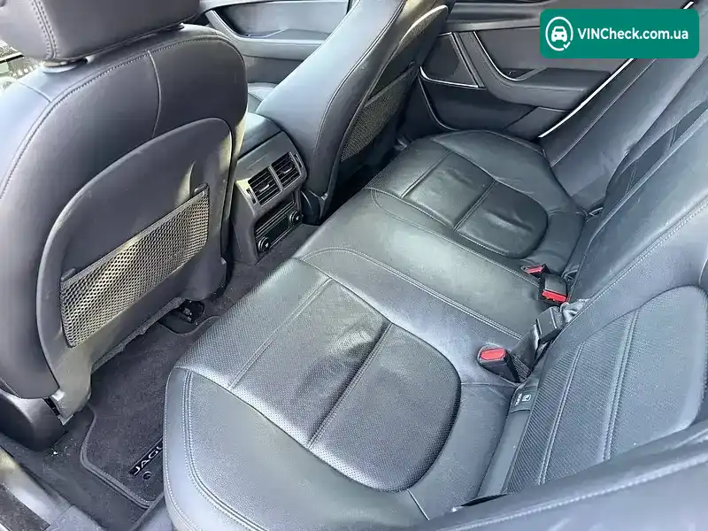 Jaguar XE 2019, фото з оголошення 2 з 21, VIN SAJAJ4FX1LCP55577