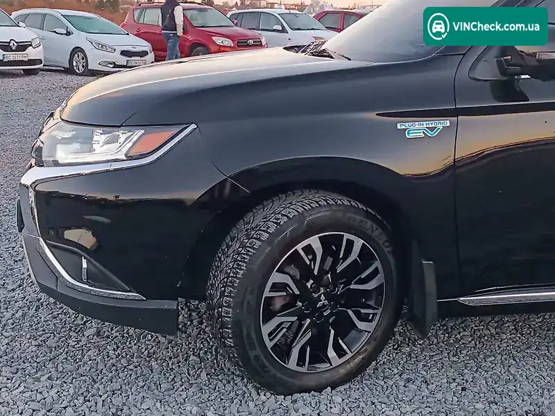 Mitsubishi Outlander 2018, фото з оголошення 2 з 20, VIN JA4J24A59JZ071138