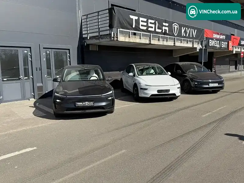 Tesla Model Y 2025, фото з оголошення 2 з 20, VIN 7SAYGDEE4TF355420