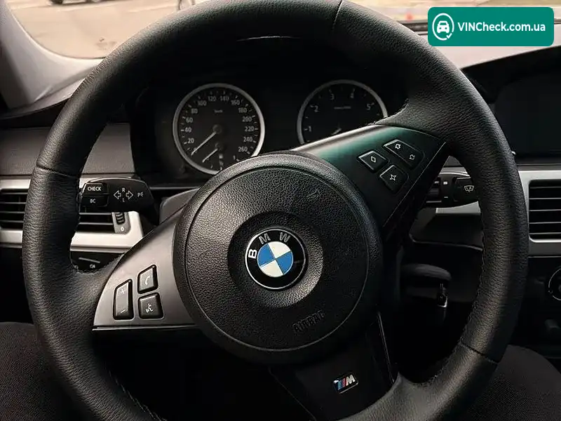 BMW 5 Series 2004, фото з оголошення 2 з 20, VIN WBANA710X0B600729