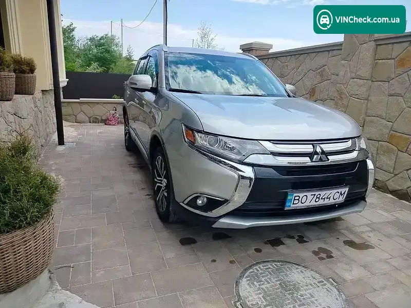 Mitsubishi Outlander 2018, фото з оголошення 1 з 17, VIN JA4AD3A38JJ004631