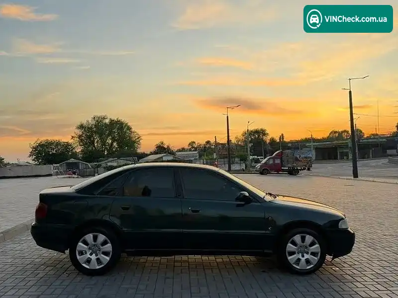 Audi A4 1996, фото з оголошення 2 з 11, VIN WAUZZZ8DZTA327685