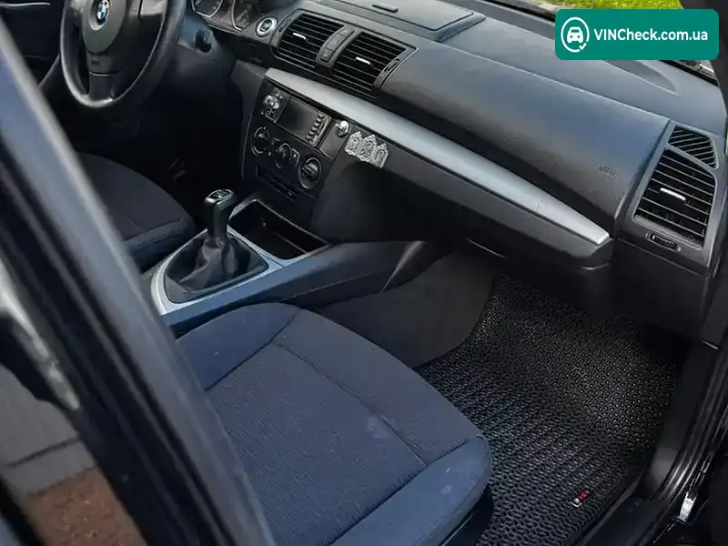 BMW 1 Series 2009, фото з оголошення 1 з 5, VIN WBAUH51050E302941