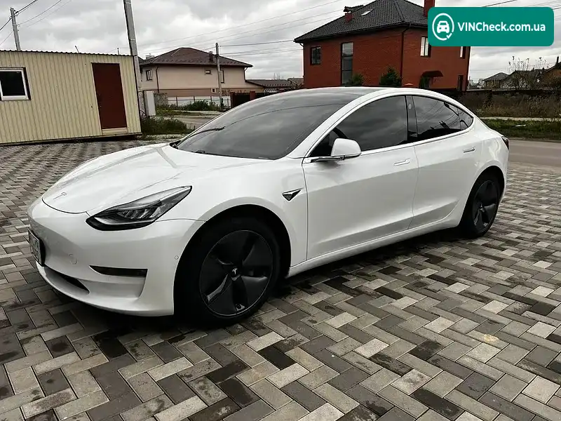 Tesla Model 3 2019, фото з оголошення 2 з 13, VIN 5YJ3E1EB6LF651671