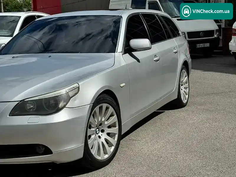 BMW 5 Series 2004, фото з оголошення 2 з 16, VIN WBANJ510X0B425080
