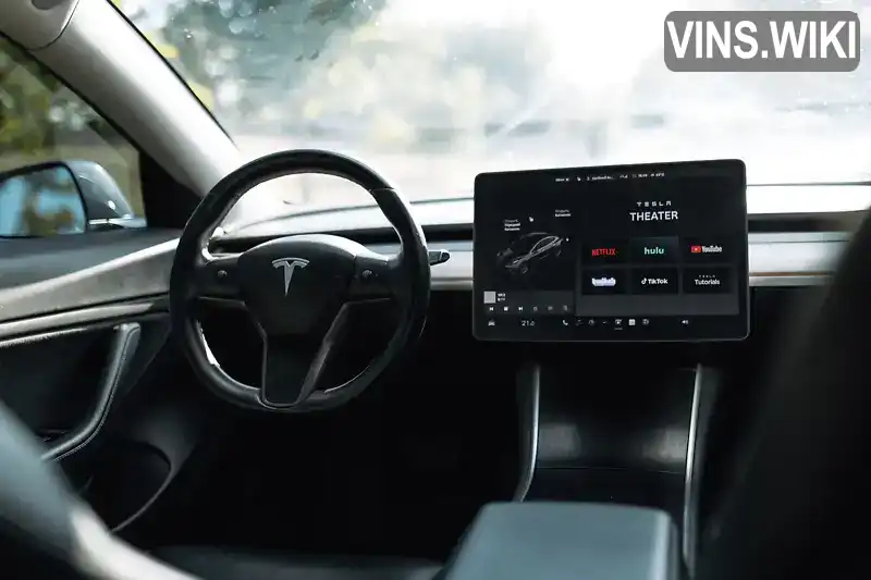 Tesla Model 3 2018, фото з оголошення 2 з 13, VIN 5YJ3E1EA5JF021578