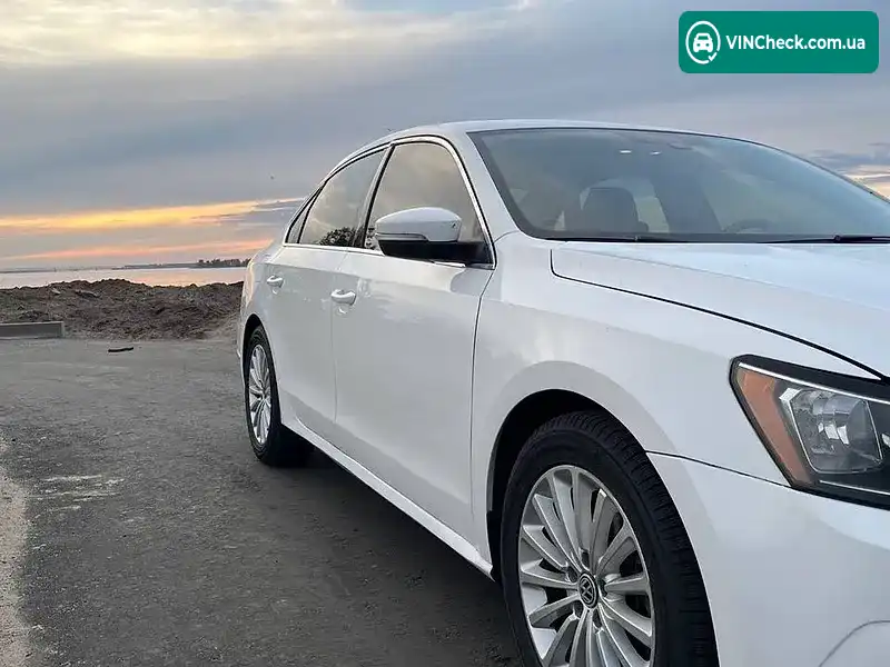 Volkswagen Passat 2015, фото з оголошення 2 з 20, VIN 1VWBT7A35GC011258