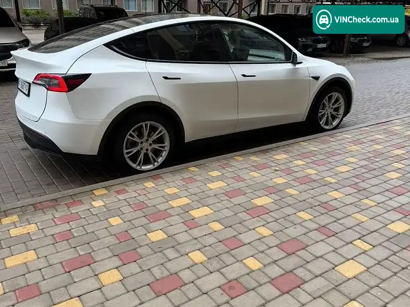 Tesla Model Y 2021, фото з оголошення 1 з 13, VIN 5YJYGDEDXMF106982