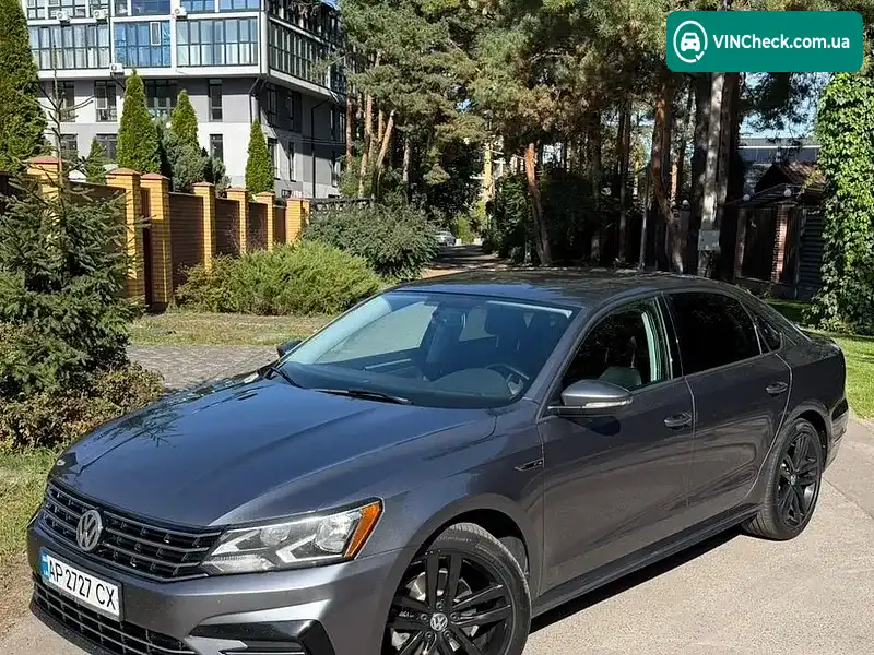 Volkswagen Passat 2017, фото з оголошення 1 з 14, VIN 1VWAA7A32JC002462