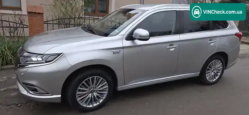 Mitsubishi Outlander 2020, фото з оголошення 2 з 17, VIN JMBXDGG3WLZ040414