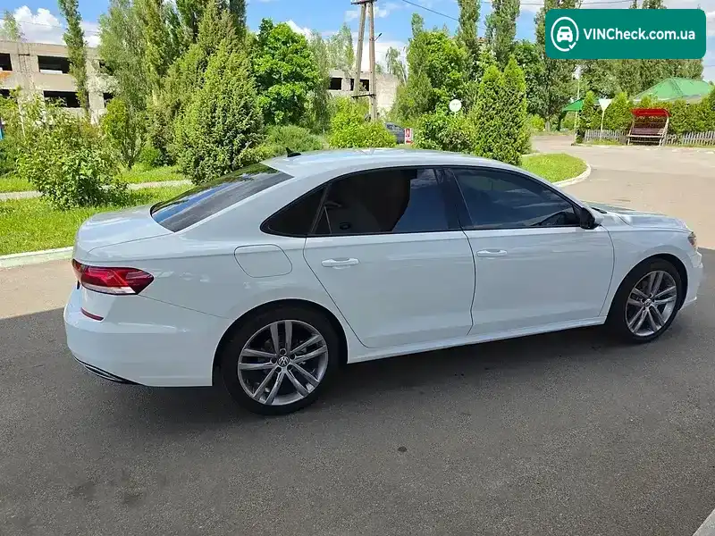 Volkswagen Passat 2019, фото з оголошення 2 з 20, VIN 1VWAA7A34LC006189